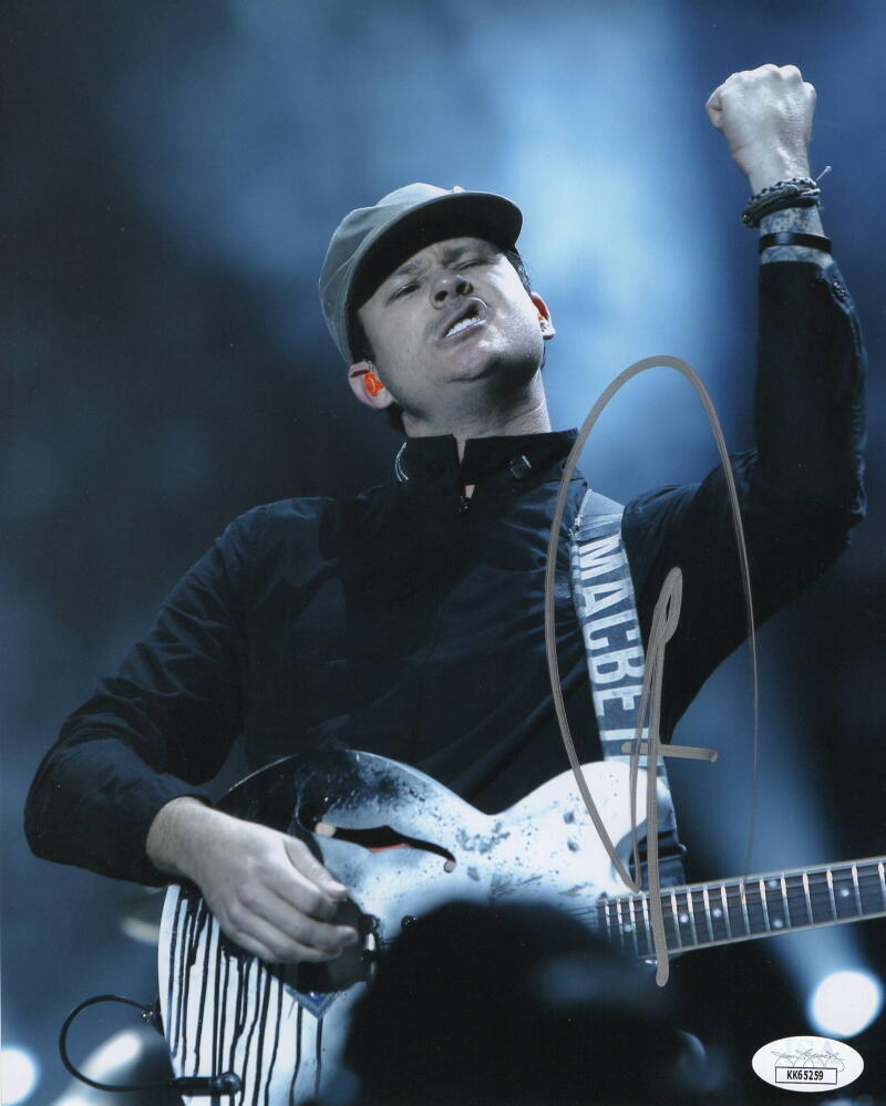 TOM DELONGE SIGNED AUTOGRAPH 8x10 PHOTO - BLINK 182 ENEMA OF THE STATE JSA COA