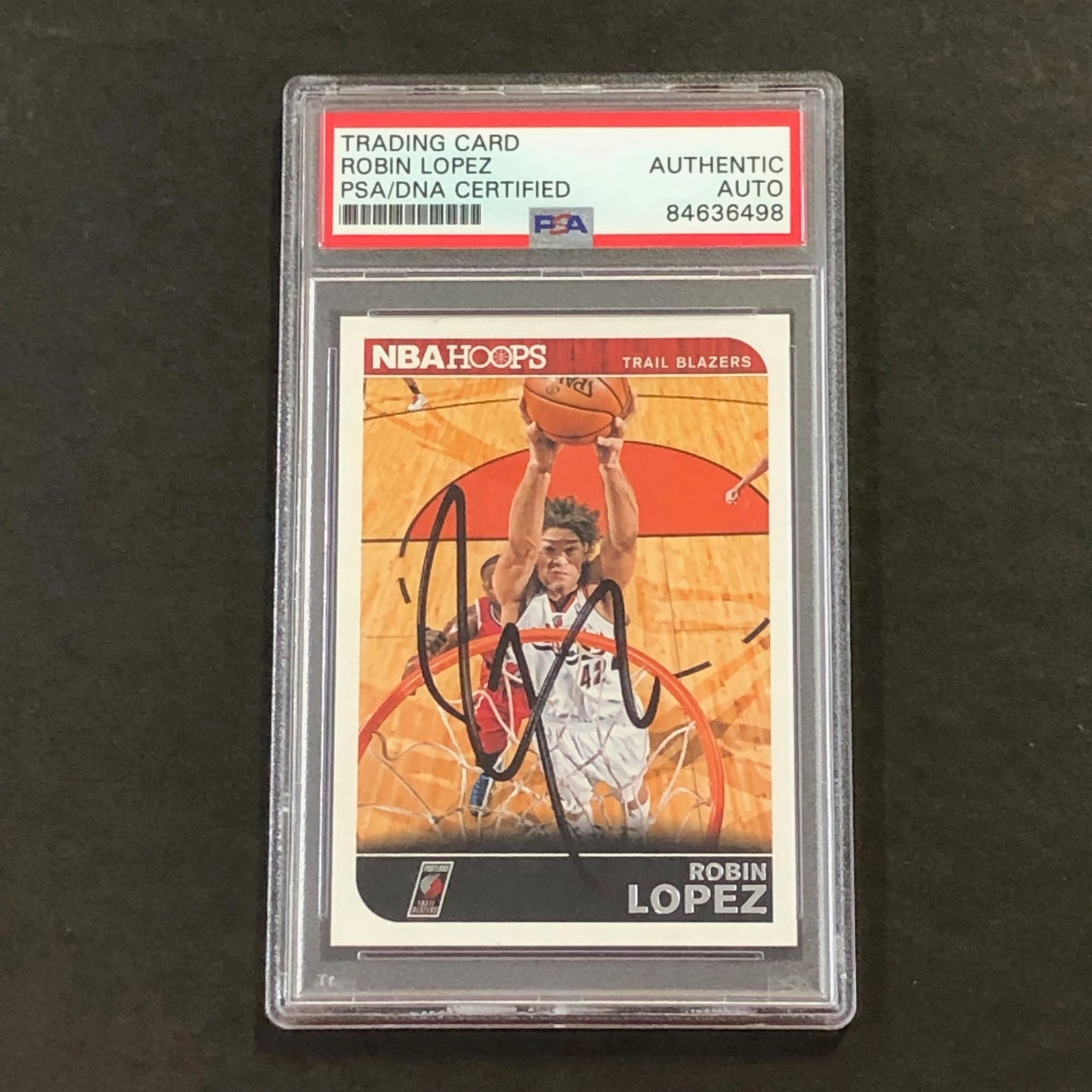 2014-15 NBA Panini NBA Hoops #102 Robin Lopez Signed Card AUTO PSA Slabbed