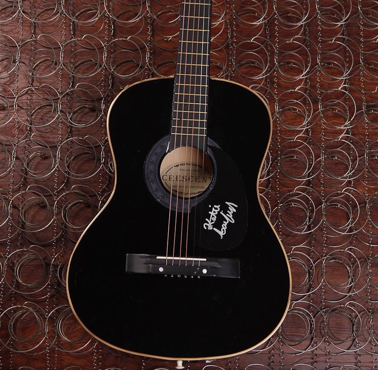 **GFA STUCK IN LOVE *KATIE GARFIELD* SIGNED ACOUSTIC GUITAR K2 COA** COLLECTIBLE MEMORABILIA