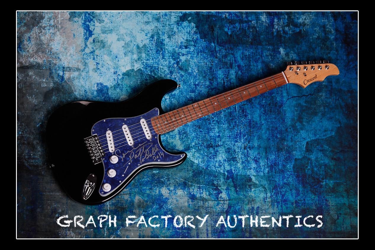 **GFA LADY MARMALADE *PATTI LABELLE* SIGNED ELECTRIC STRAT GUITAR COA** COLLECTIBLE MEMORABILIA