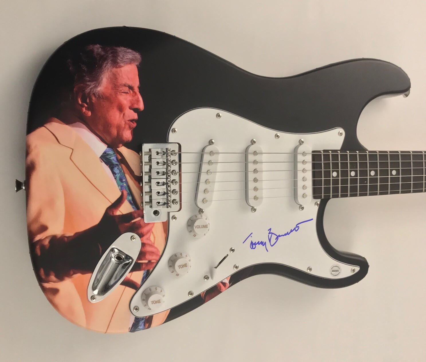 GFA I Left My Heart in SF * TONY BENNETT * Signed Electric Skin Guitar PROOF COA