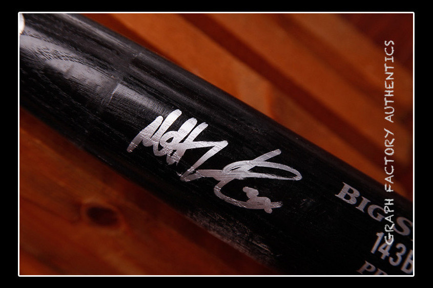 GFA Baltimore Orioles * MATT WIETERS * Signed GU Full Size Bat MH1 COA**