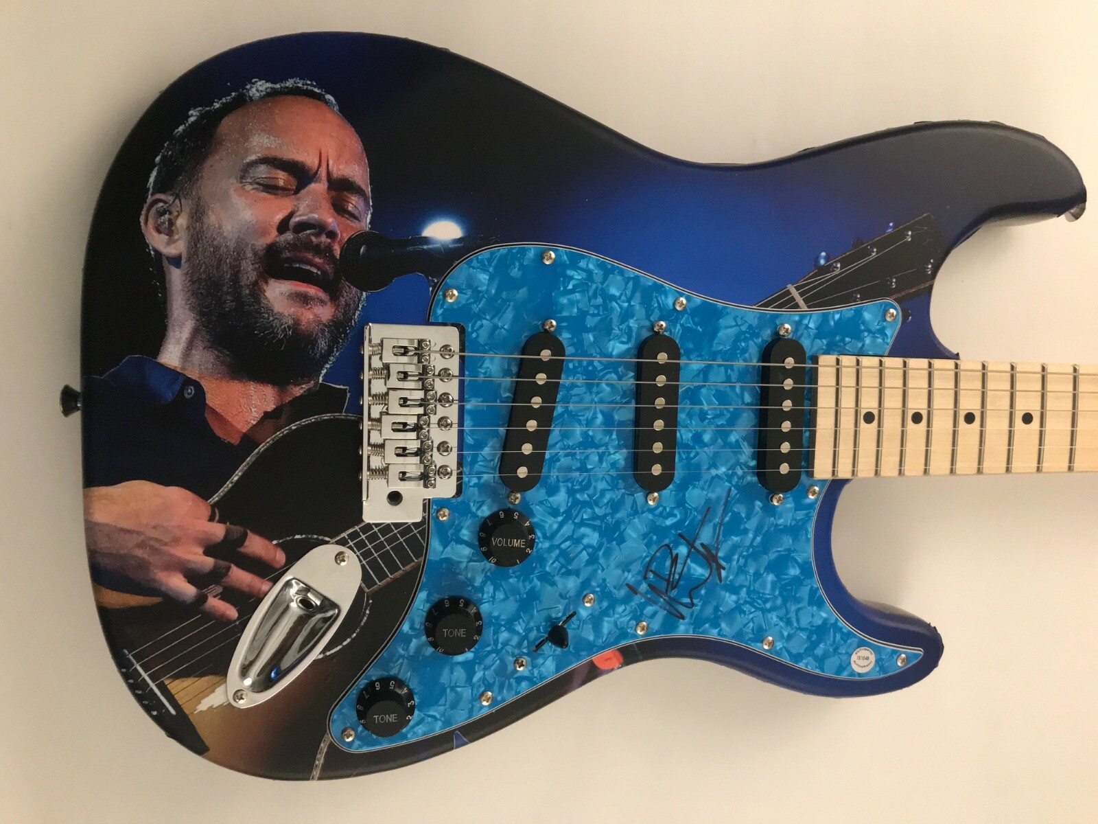 GFA DMB Band * DAVE MATTHEWS * Signed Custom Skin Electric Guitar COA