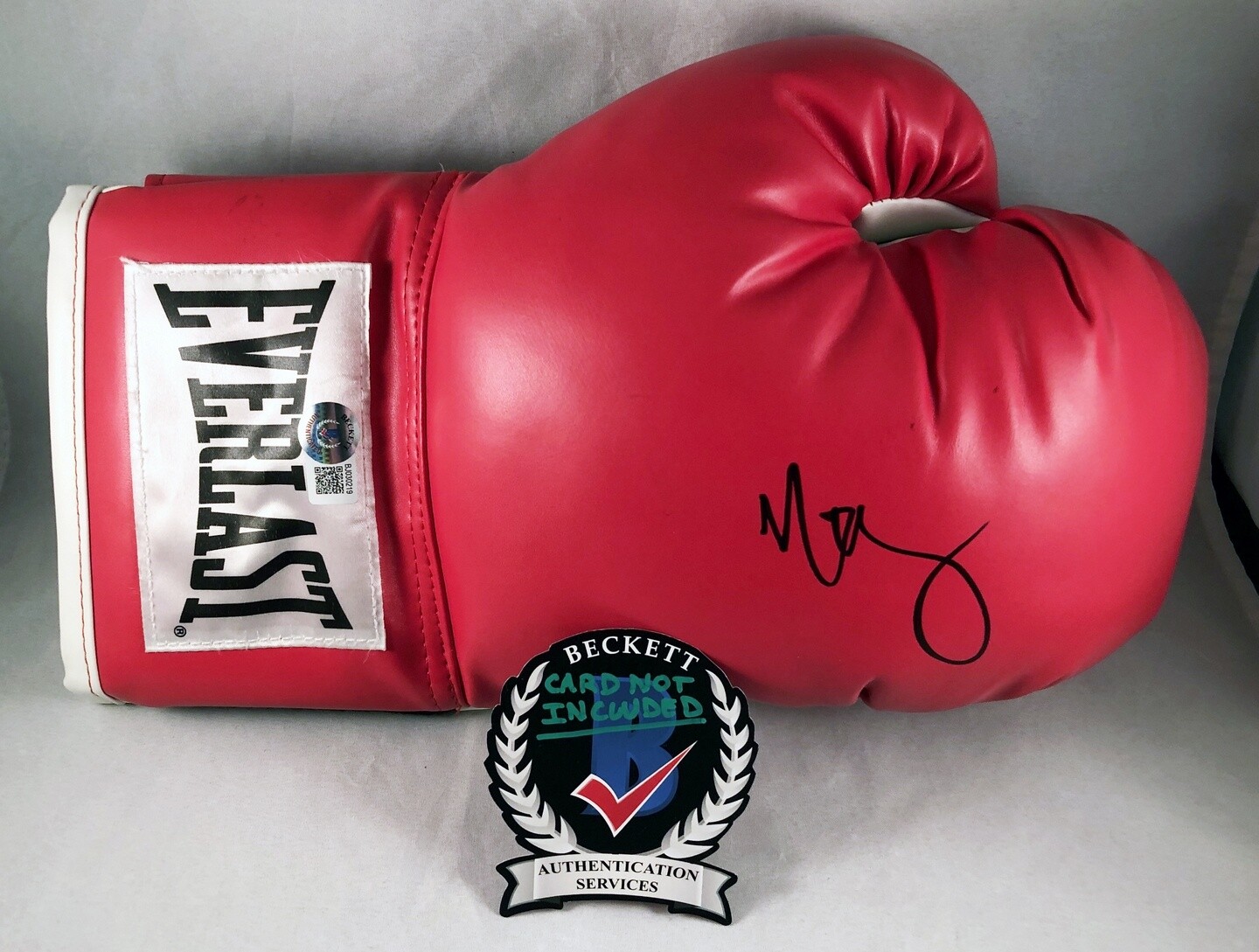 Mark Wahlberg Signed Boxing Glove Beckett BAS COA