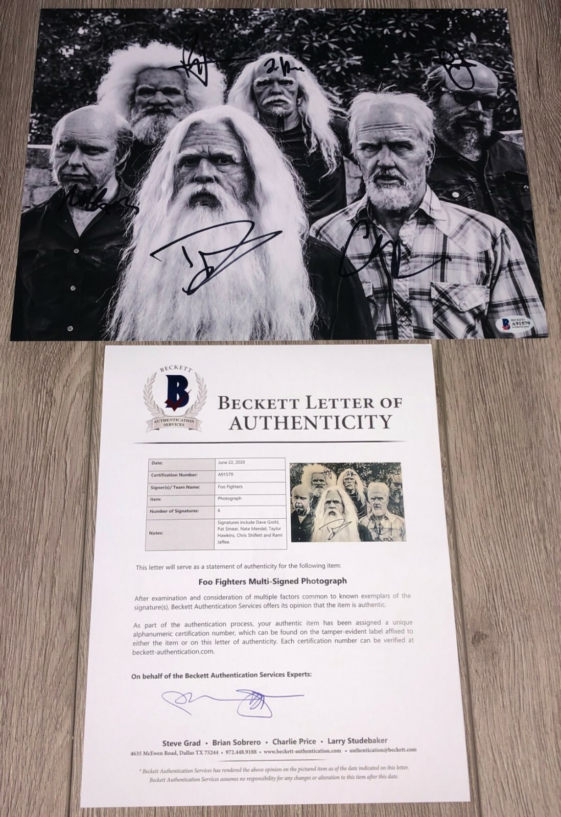 FOO FIGHTERS BAND SIGNED 11x14 PHOTO DAVE GROHL TAYLOR HAWKINS +4 & BECKETT COA
