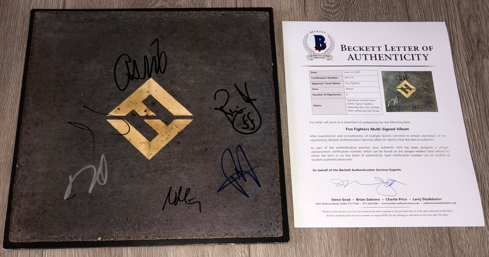FOO FIGHTERS SIGNED ALBUM DAVE GROHL TAYLOR HAWKINS +4 w/ BECKETT BAS LOA
