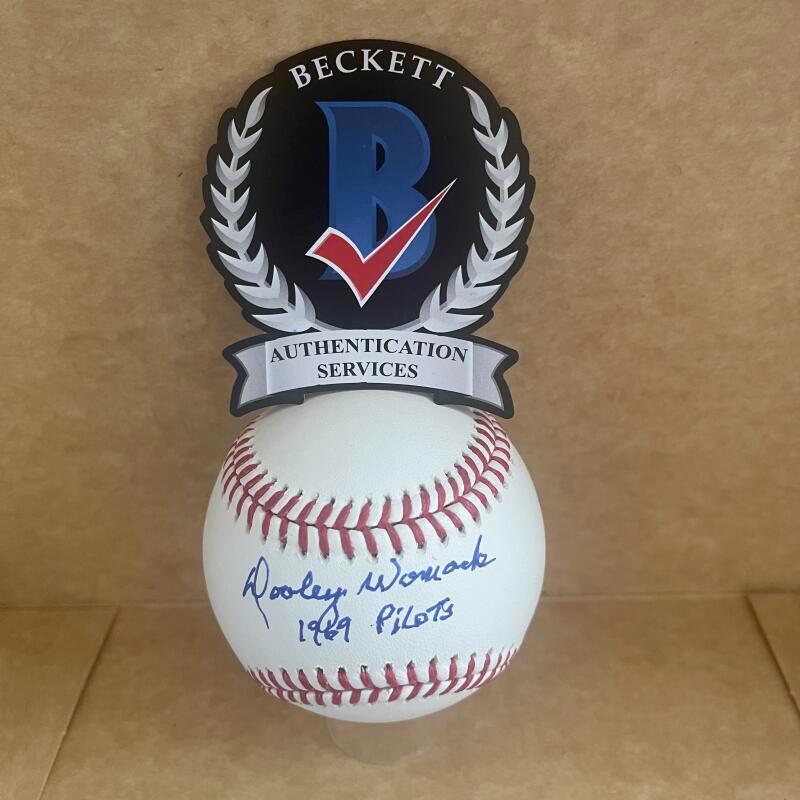 DOOLEY WOMACK 1969 PILOTS SIGNED AUTO M.L. BASEBALL BECKETT AUTHENTICATED