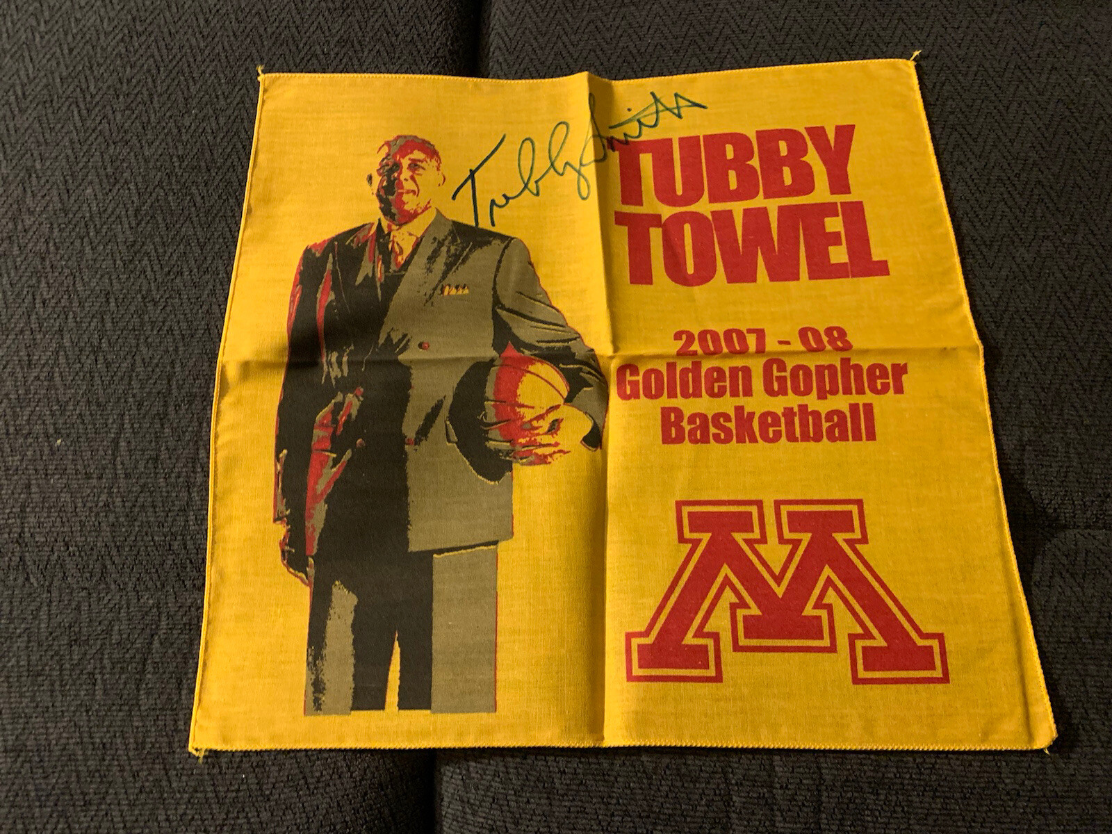 Tubby Smith signed Minnesota Gophers Towell 2007-2008 NCAA Basketball Autograph
