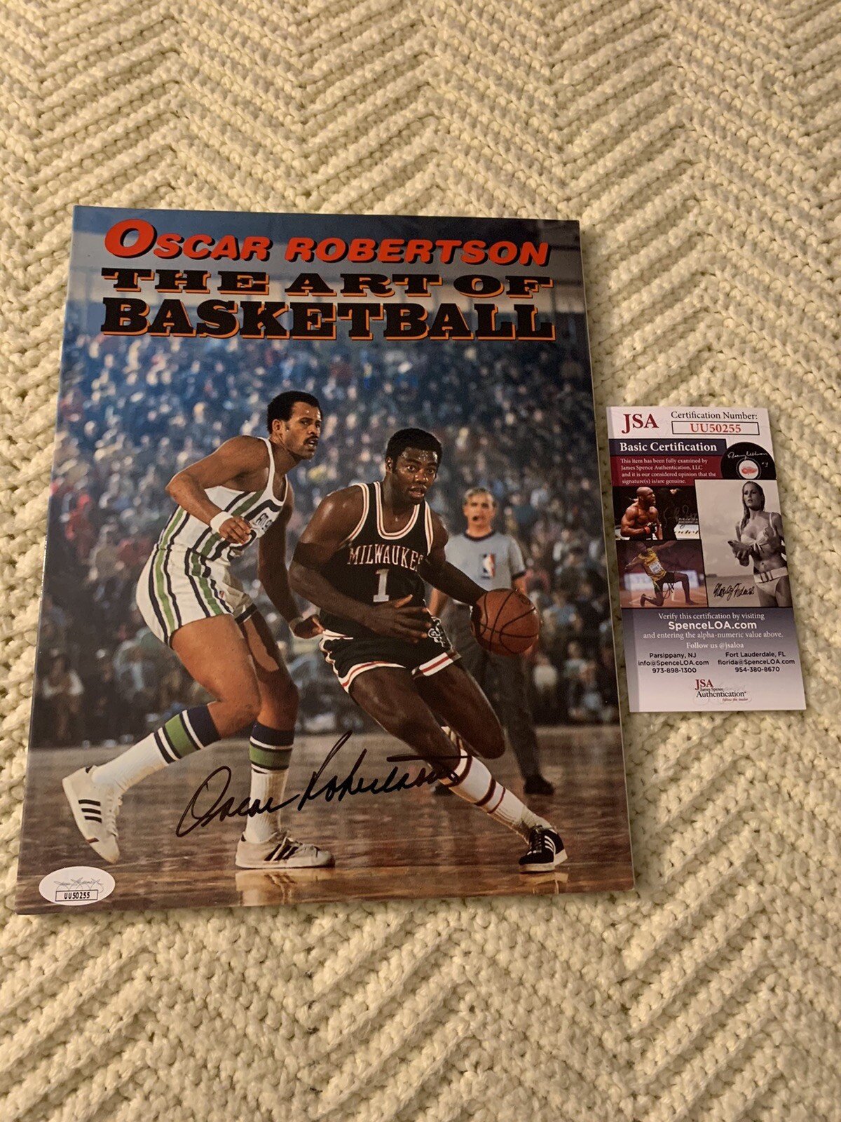 Oscar Robertson Signed Paperback Book JSA Authenticated COA Art Of Basketball
