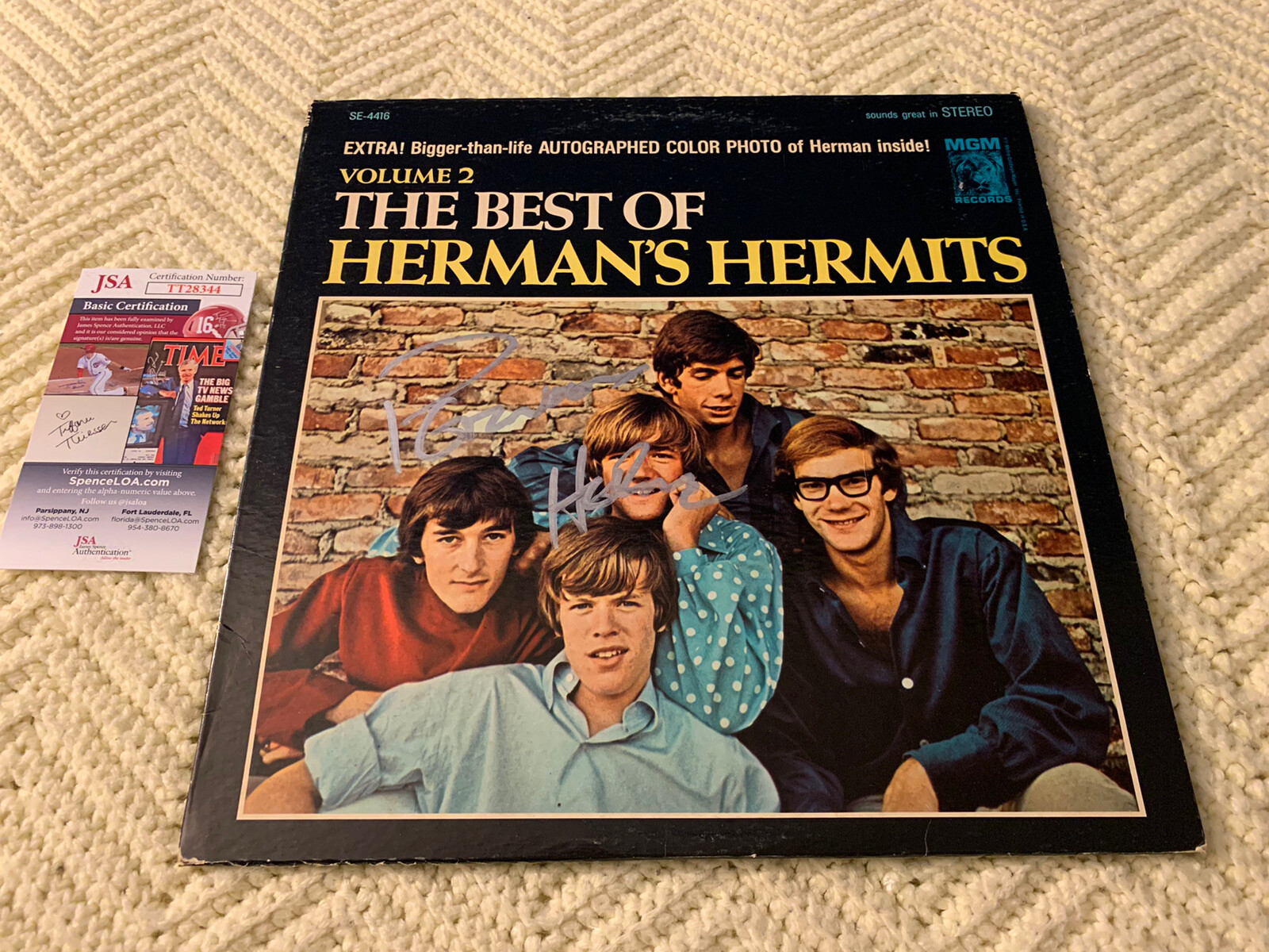 Peter Noone SIGNED ALBUM COVER Best Of Herman’s Hermits JSA Authenticated COA
