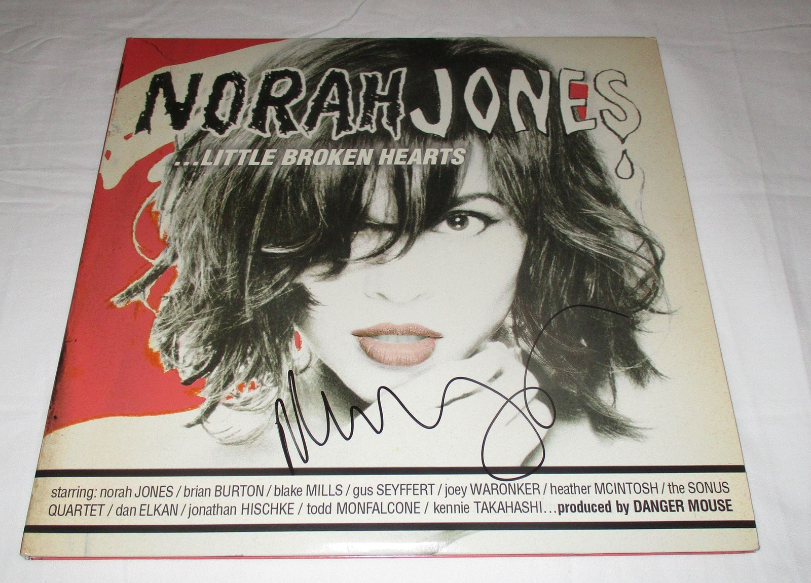 NORAH JONES SIGNED LITTLE BROKEN HEARTS VINYL RECORD JSA
