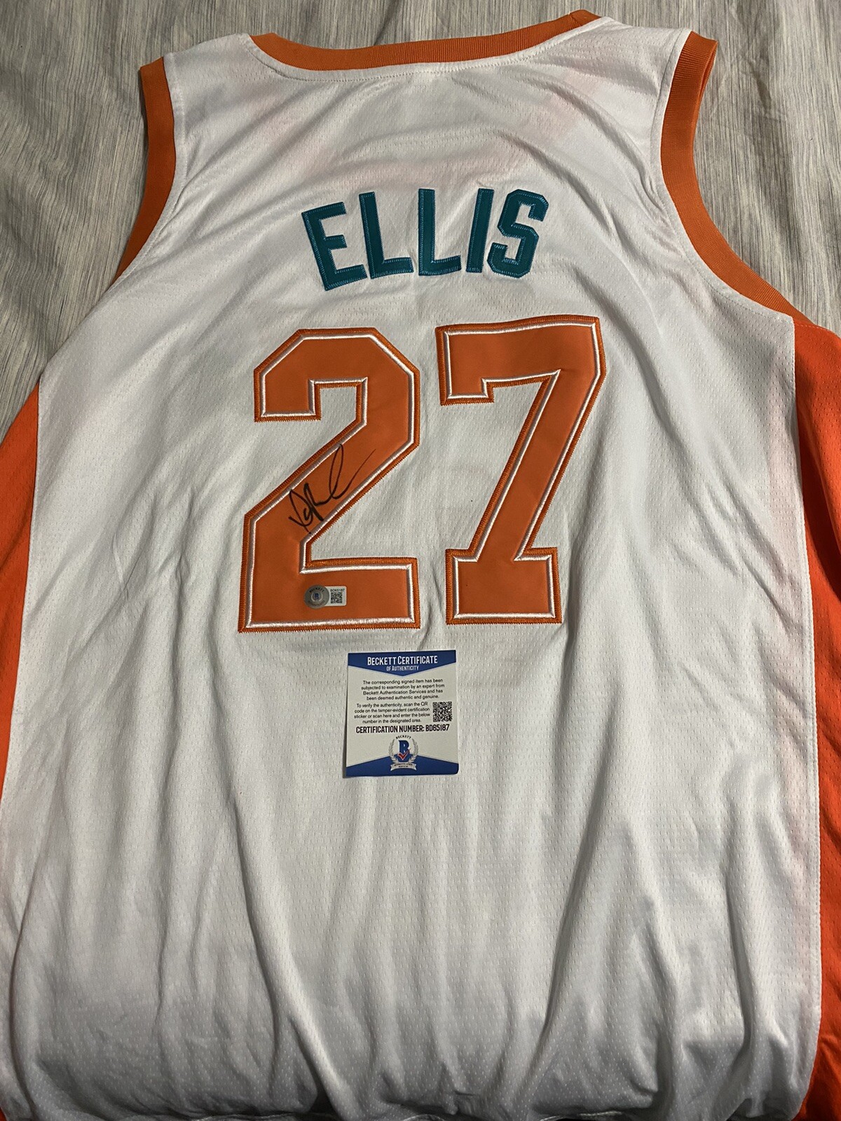 DERAY DAVIS SIGNED Semi-pro Jersey Bee Bee Ellis AUTOGRAPH Beckett COA
