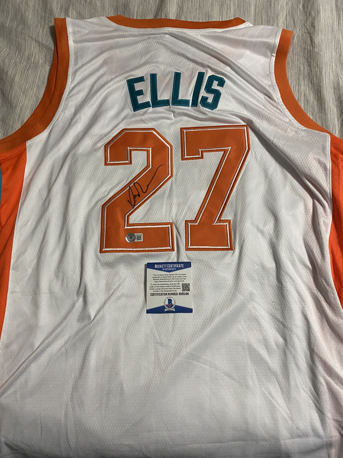 DERAY DAVIS SIGNED Semi-pro Jersey Bee Bee Ellis AUTOGRAPH Beckett COA

