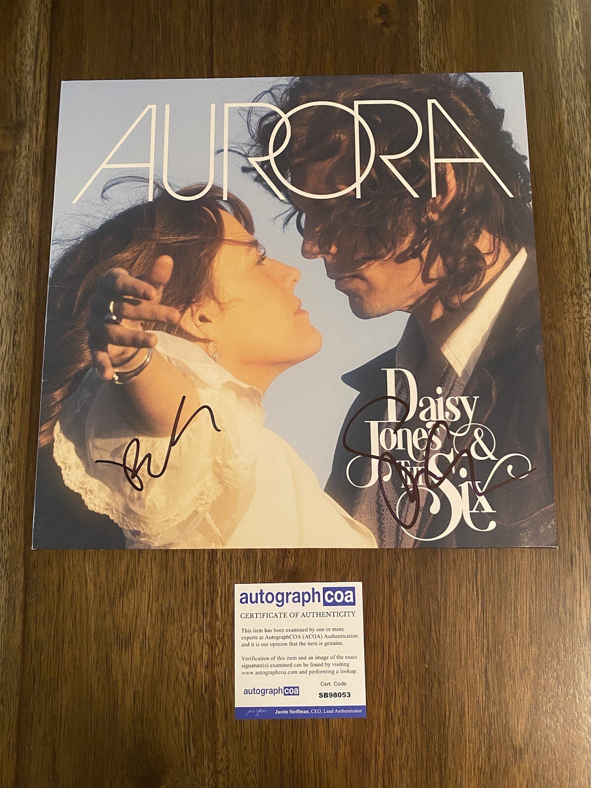 Riley Keough & Sam Claflin ‘Daisy Jones’ Signed Autograph Vinyl Record ACOA
