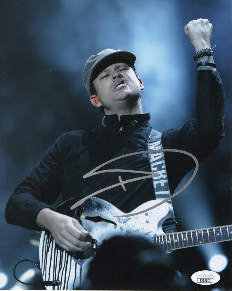 TOM DELONGE SIGNED AUTOGRAPH 8x10 PHOTO - BLINK-182 CHESHIRE CAT RARE W/ JSA COA