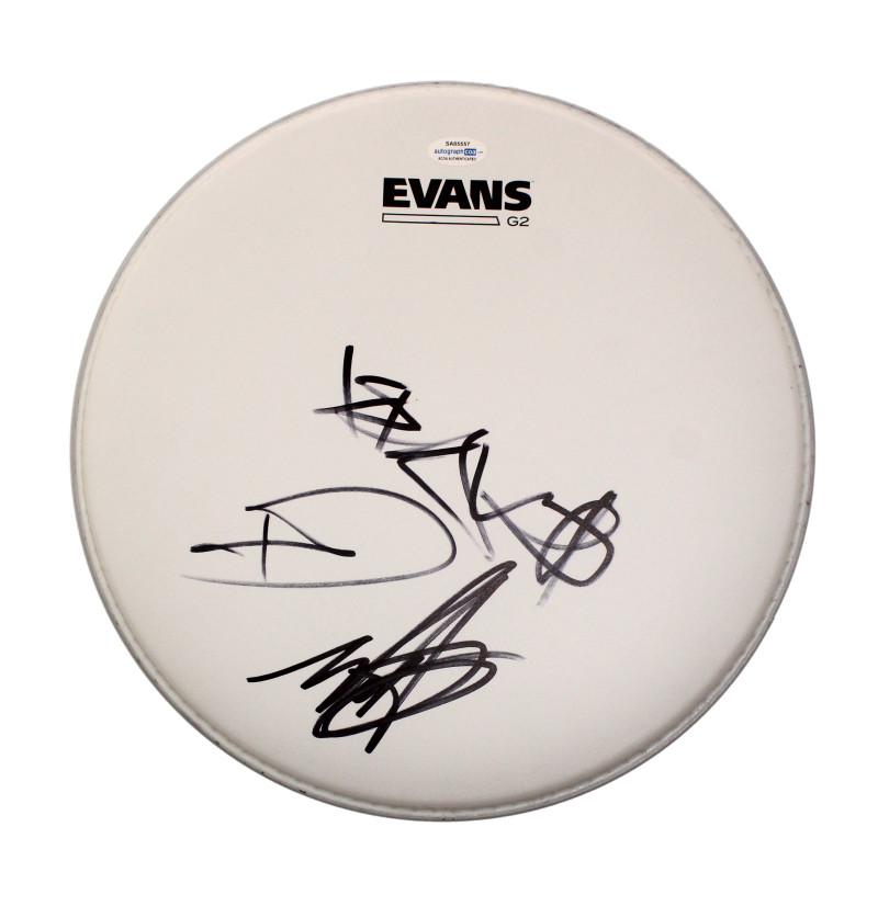 BLINK-182 BAND SIGNED AUTOGRAPH 12″ DRUMHEAD – TRAVIS BARKER TOM DELONGE +1 JSA COLLECTIBLE MEMORABILIA