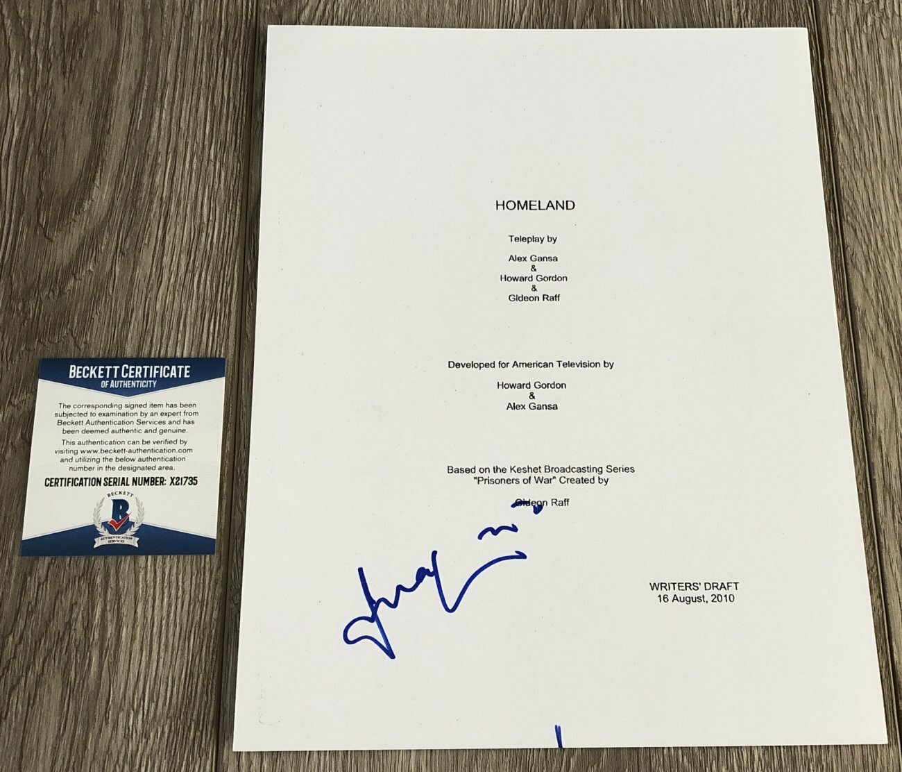 DAMIAN LEWIS SIGNED HOMELAND 62 PAGE PILOT SCRIPT w/EXACT PROOF BECKETT BAS COA
