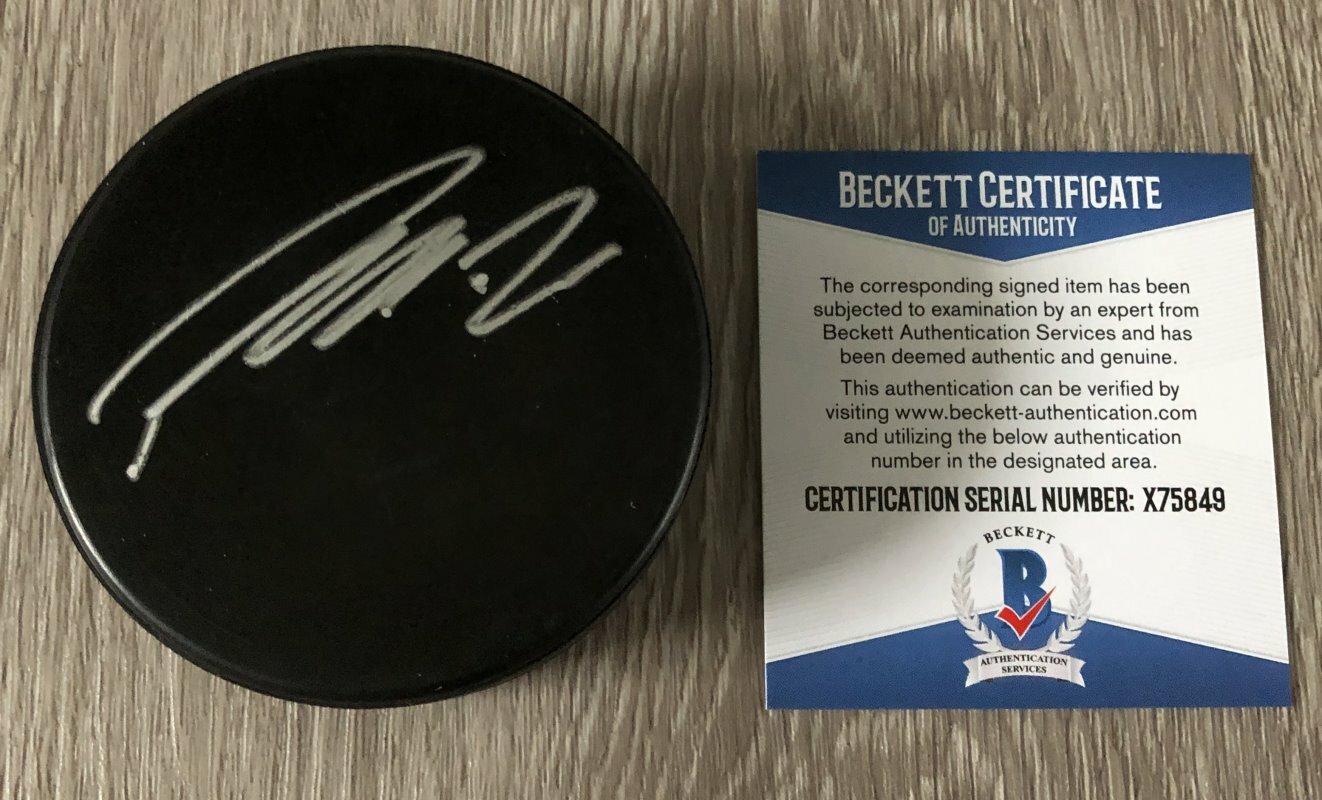PATRIK LAINE COLUMBUS BLUE JACKETS JETS SIGNED NHL PUCK wEXACT PROOF BECKETT COA
