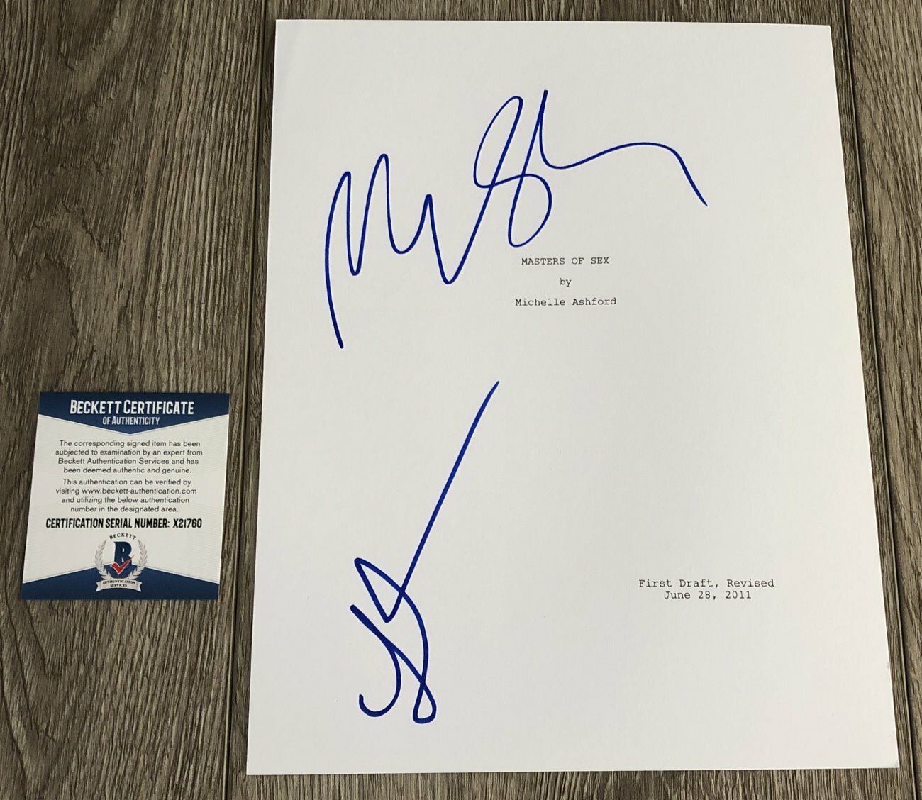 LIZZY CAPLAN & MICHAEL SHEEN SIGNED MASTERS OF SEX SCRIPT wPROOF BECKETT BAS COA

