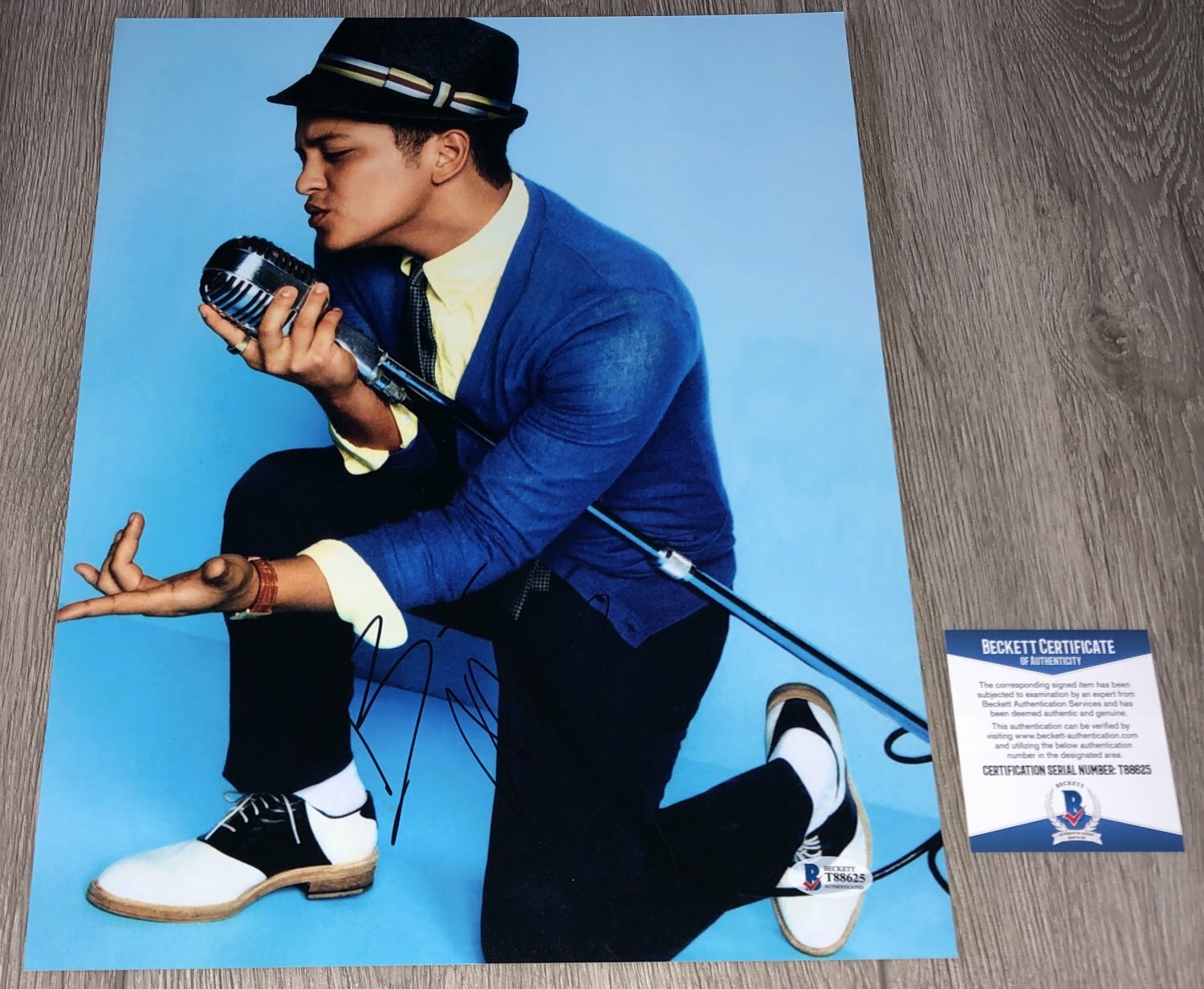 BRUNO MARS SIGNED AUTOGRAPH 24K MAGIC 11x14 PHOTO w/PROOF & BAS BECKETT COA
