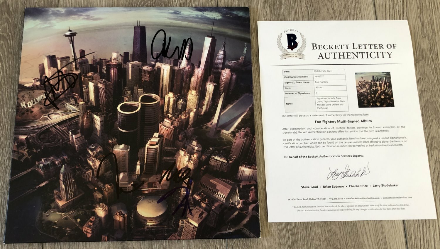 FOO FIGHTERS SIGNED ALBUM DAVE GROHL TAYLOR HAWKINS +3 wEXACT PROOF BECKETT COA
