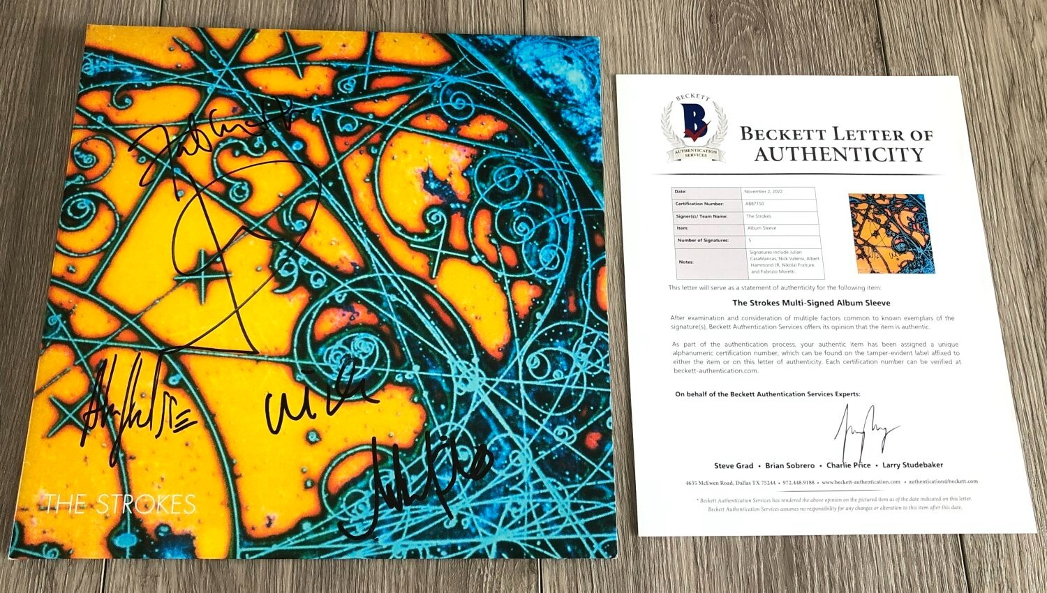 THE STROKES SIGNED IS THIS IT ALBUM RECORD VINYL w/EXACT PROOF & BECKETT BAS LOA
