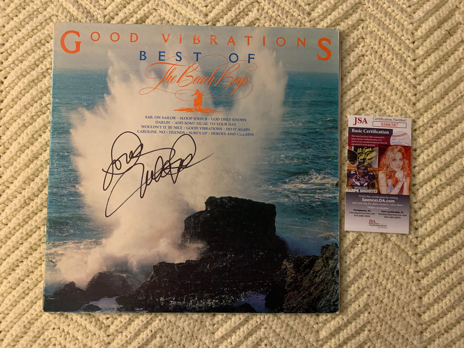 Mike Love SIGNED ALBUM COVER JSA Authentication COA Record Best Of Beach Boys
