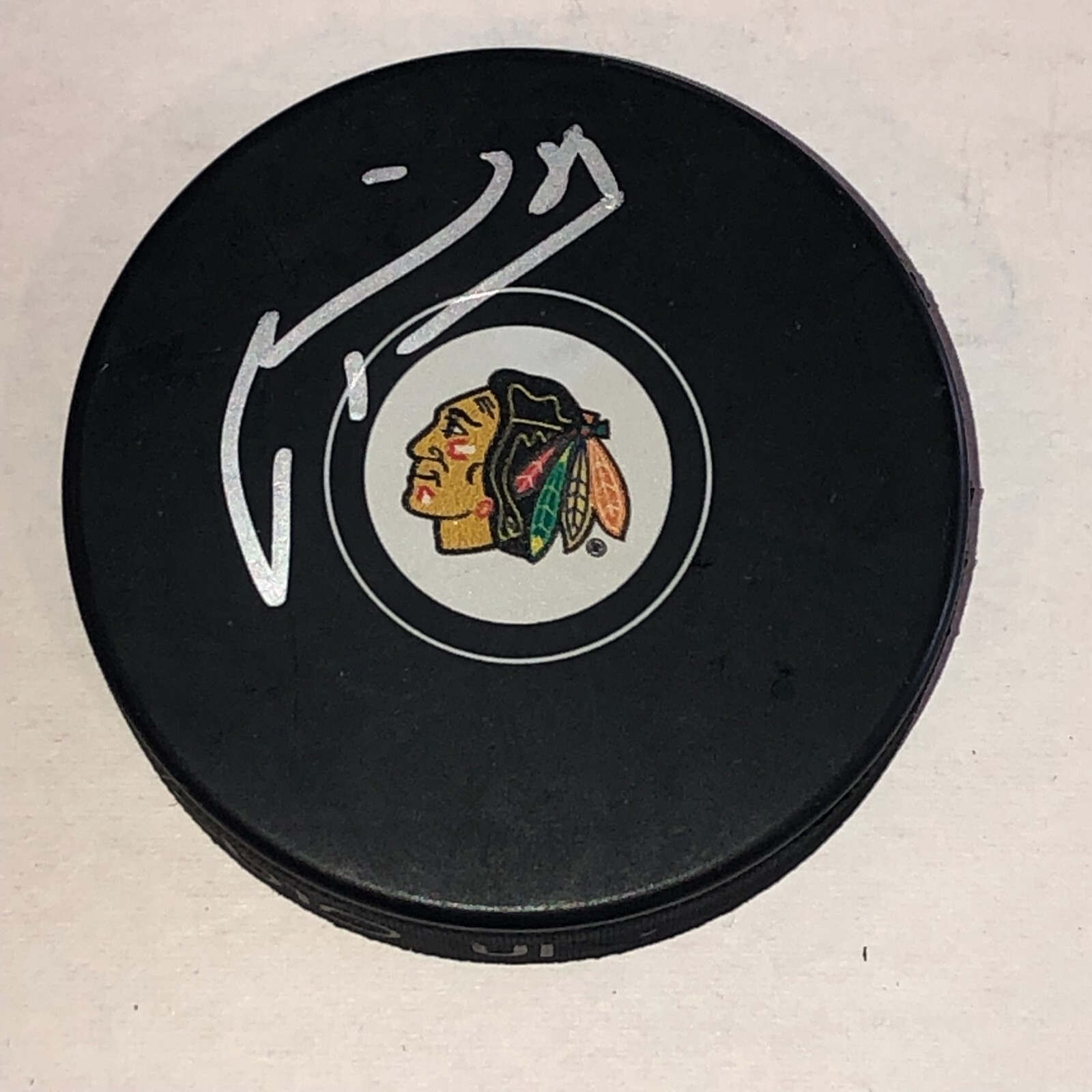 MARIAN HOSSA Signed Chicago BLACKHAWKS Puck Beckett Auth. BAS