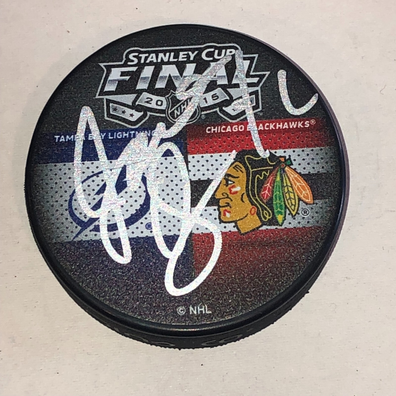 JOEL QUENNEVILLE (Blackhawks) Signed 2015 STANLEY CUP DUELING Puck Beckett BAS
