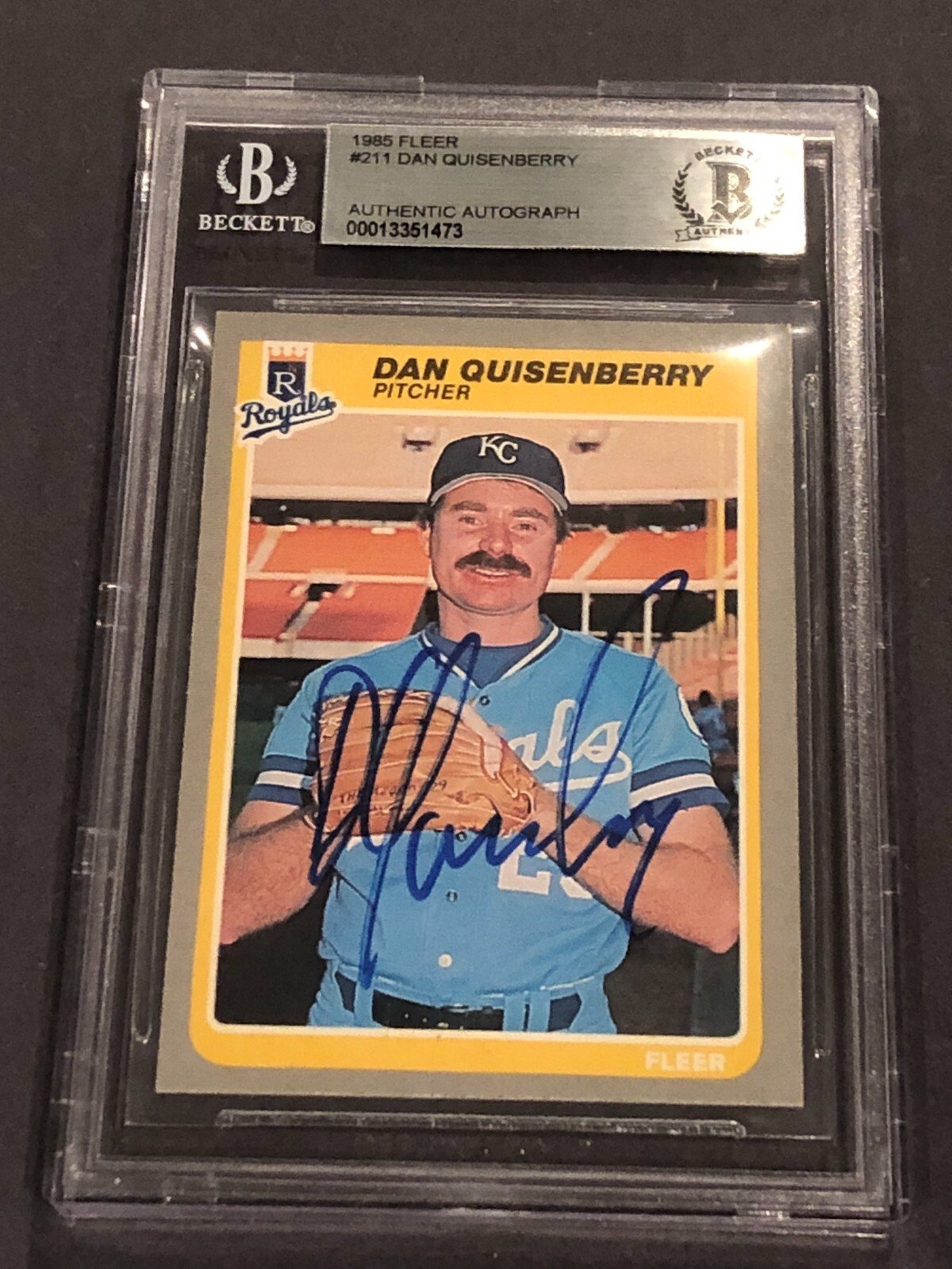 DAN QUISENBERRY Signed 1985 FLEER Card #211 Beckett Authenticated (BAS)