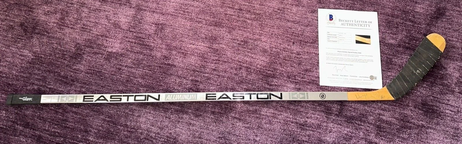 WAYNE GRETZKY Signed GAME USED Easton Aluminum STICK w/ Beckett LOA (BAS)