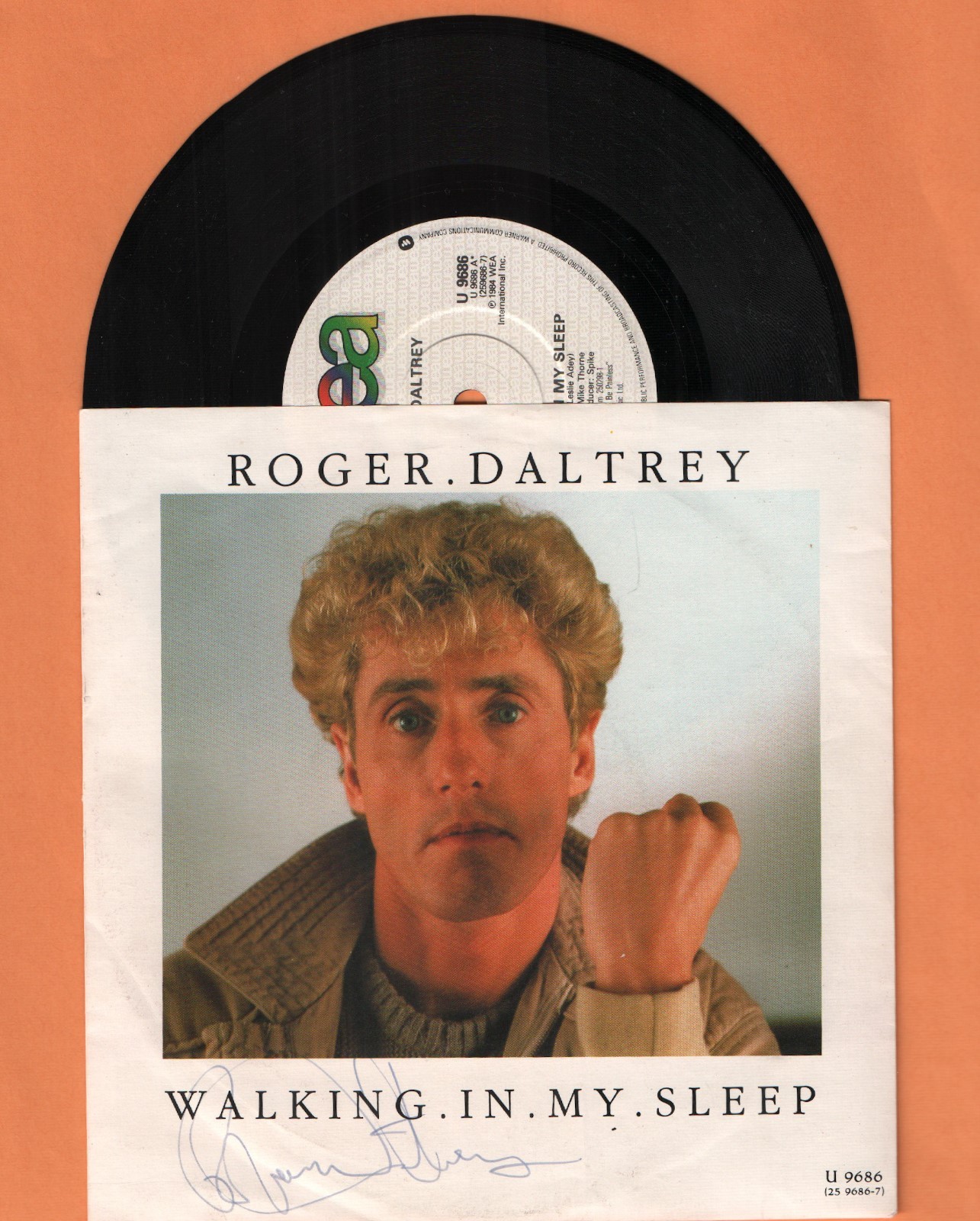 ROGER DALTREY OF THE WHO HAND SIGNED WALKING IN MY SLEEP 7″ RECORD VINYL JSA LOA COLLECTIBLE MEMORABILIA