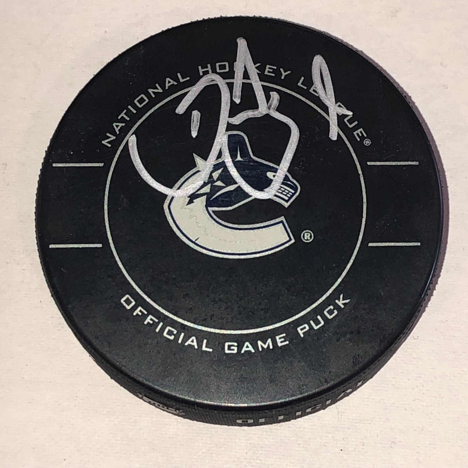 DANIEL SEDIN Signed Vancouver CANUCKS Official GAME Puck Beckett Auth. BAS
