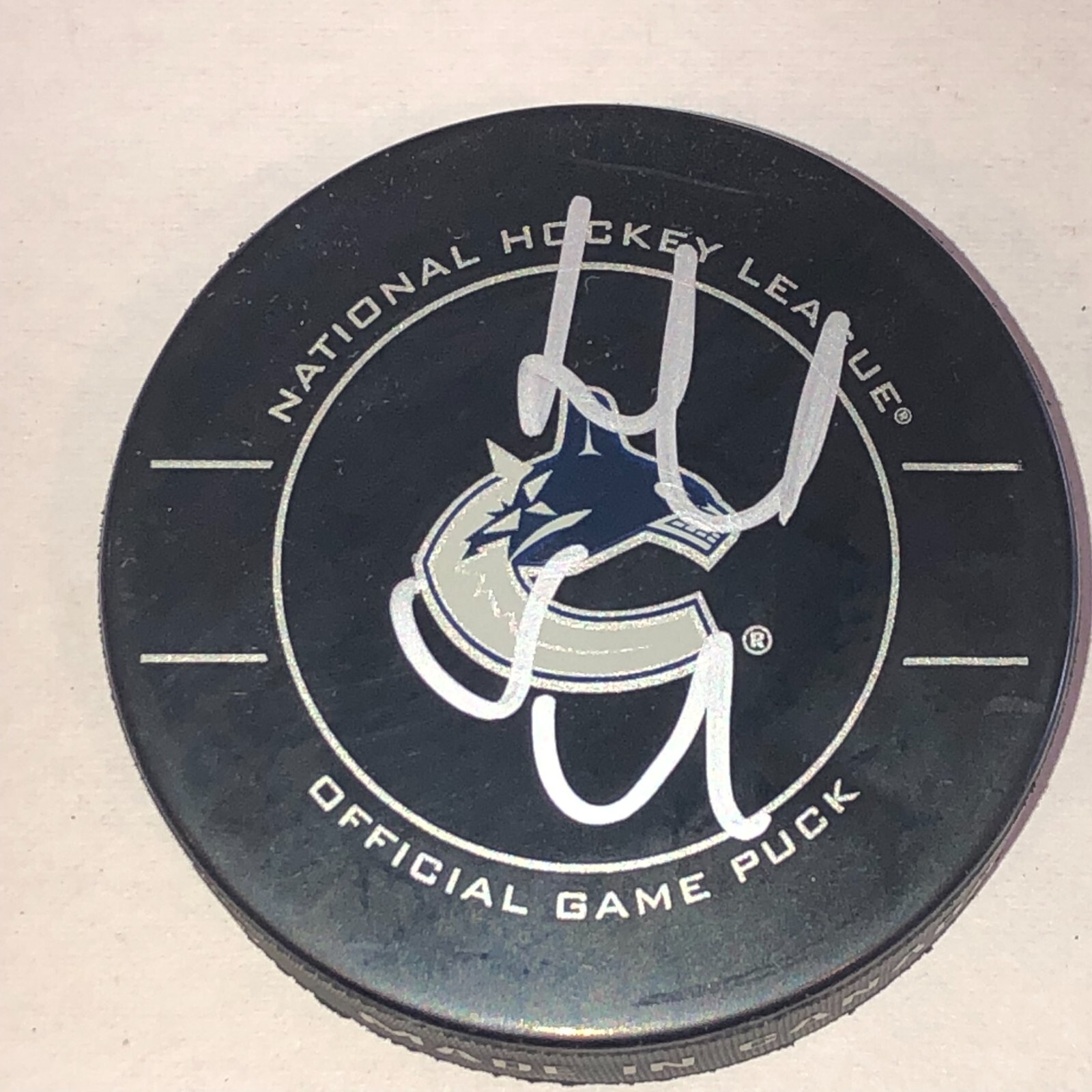 HENRIK SEDIN Signed Vancouver CANUCKS Official GAME Puck Beckett Auth. BAS