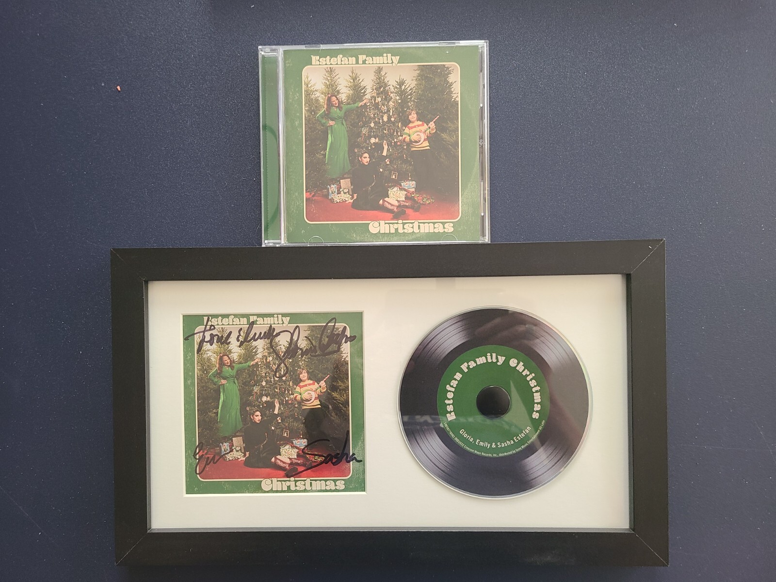 GLORIA, EMILY and SASHA ESTEFAN signed CHRISTMAS Framed and Matted CD RARE