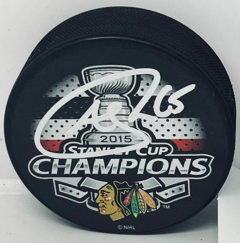 ANDREW SHAW CHICAGO BLACKHAWKS SIGNED 2015 STANLEY CUP CHAMPS PUCK BECKETT COLLECTIBLE MEMORABILIA