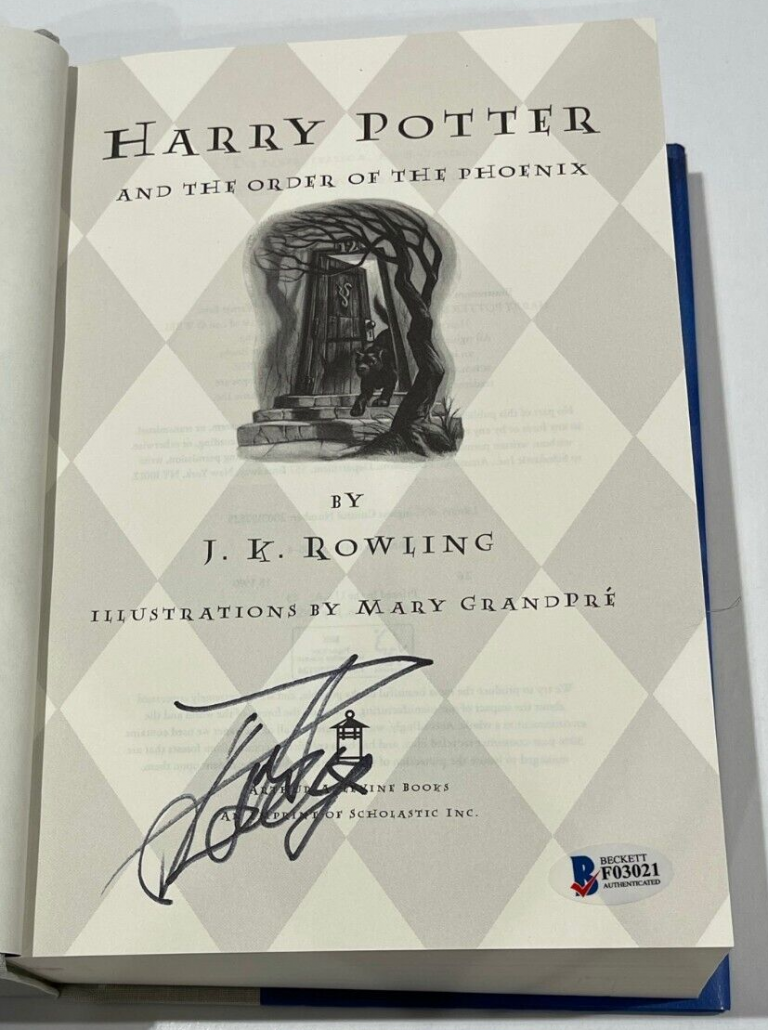 DANIEL RADCLIFFE SIGNED HARRY POTTER AND THE ORDER OF THE PHOENIX BOOK BECKETT 2 COLLECTIBLE MEMORABILIA