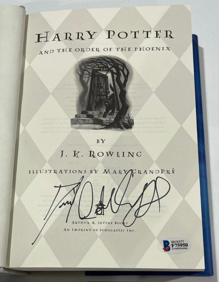 DANIEL RADCLIFFE SIGNED HARRY POTTER AND THE ORDER OF THE PHOENIX BOOK BECKETT 5 COLLECTIBLE MEMORABILIA