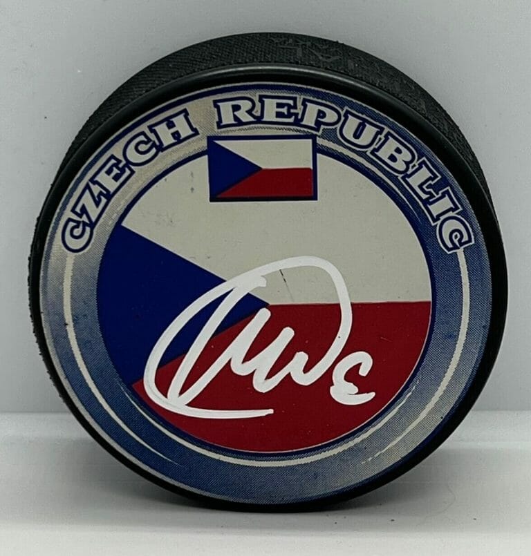 DOMINIK KUBALIK CHICAGO BLACKHAWKS SIGNED CZECH REPUBLIC PUCK AUTOGRAPHED COLLECTIBLE MEMORABILIA