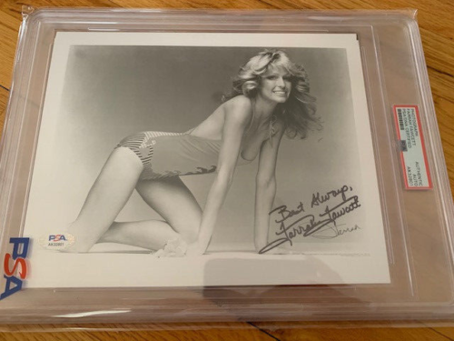 FARRAH FAWCETT HAND SIGNED 8×10 PHOTO SEXY SWIMSUIT POSE PSA SLABBED COLLECTIBLE MEMORABILIA