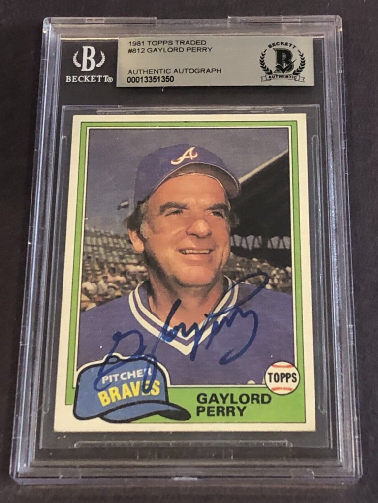 GAYLORD PERRY SIGNED 1981 TOPPS TRADED CARD #812 BECKETT AUTHENTICATED (BAS) COLLECTIBLE MEMORABILIA