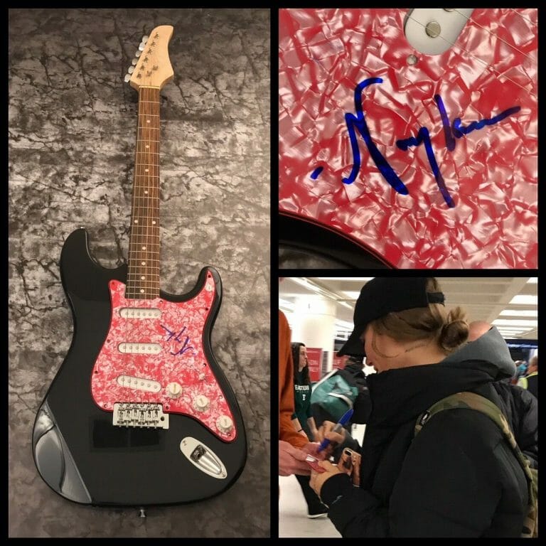 GFA SEXY MODEL SINGER * NIYKEE HEATON * SIGNED ELECTRIC GUITAR PROOF AD1 COA COLLECTIBLE MEMORABILIA
