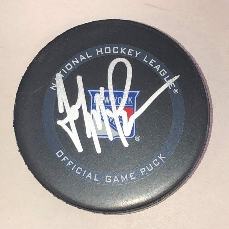 JOHN MACLEAN SIGNED NEW YORK RANGERS OFFICIAL GAME PUCK BECKETT AUTH BAS COLLECTIBLE MEMORABILIA