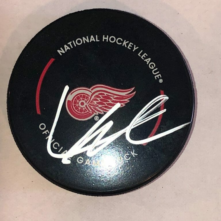 LUCAS RAYMOND SIGNED DETROIT RED WINGS OFFICIAL GAME PUCK BECKETT AUTH BAS COLLECTIBLE MEMORABILIA