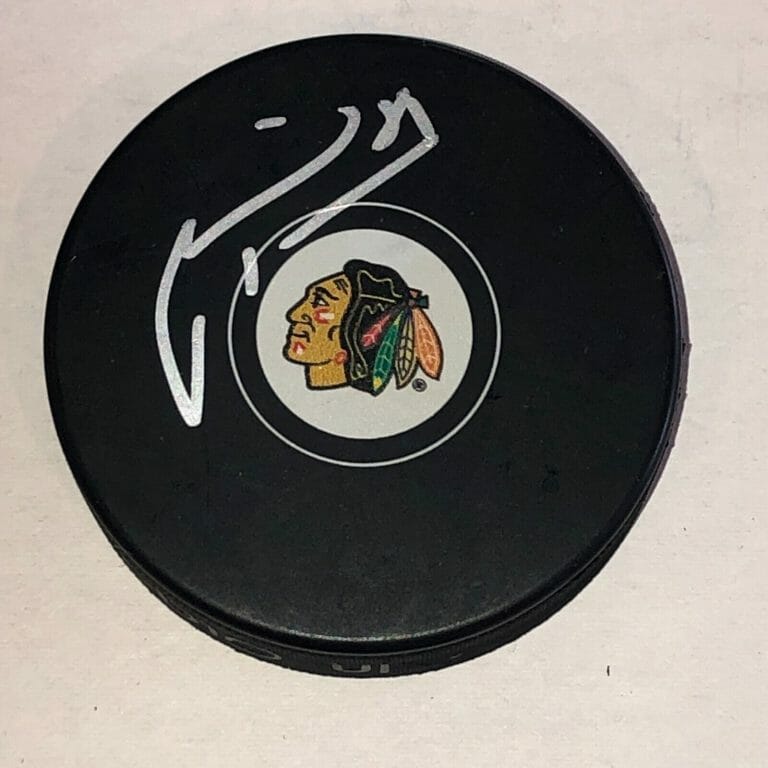 MARIAN HOSSA SIGNED CHICAGO BLACKHAWKS PUCK BECKETT AUTH. BAS COLLECTIBLE MEMORABILIA