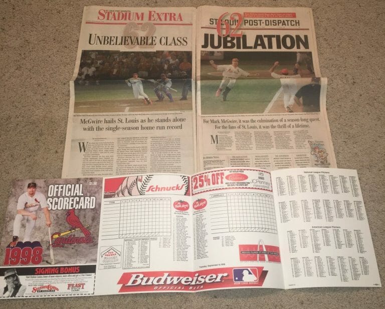 MARK MCGWIRE LOT 9/8/98 HR #62 SCORECARD AND NEWSPAPERS ST LOUIS CARDINALS
 COLLECTIBLE MEMORABILIA