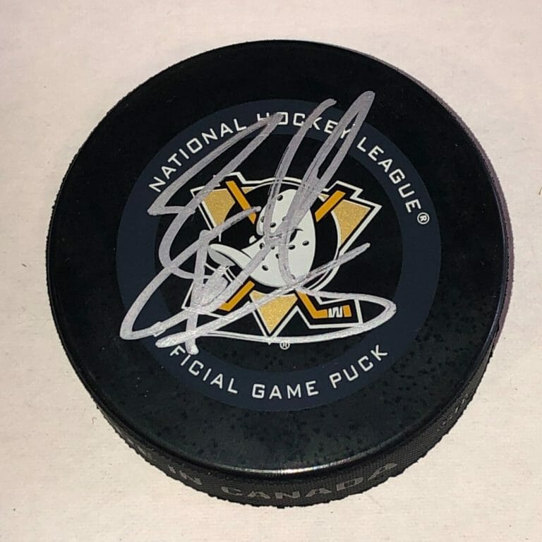 RYAN GETZLAF SIGNED ANAHEIM DUCKS 3RD JERSEY OFFICIAL GAME PUCK BECKETT AUTH BAS COLLECTIBLE MEMORABILIA
