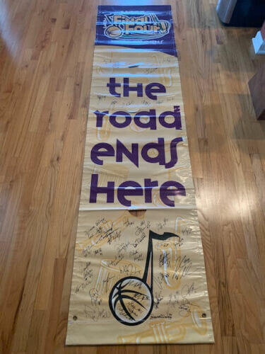 SYRACUSE NEW ORLEANS BANNER FROM 2003 TITLE GAME SIGNED BY 43 CUSE LEGENDS