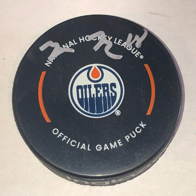 ZACH HYMAN SIGNED EDMONTON OILERS OFFICIAL GAME PUCK BECKETT BAS COLLECTIBLE MEMORABILIA