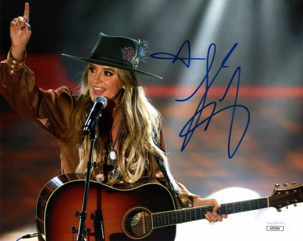 Lainey Wilson Signed Autograph 8x10 Photo - Beautiful Country Music Star w/ JSA
